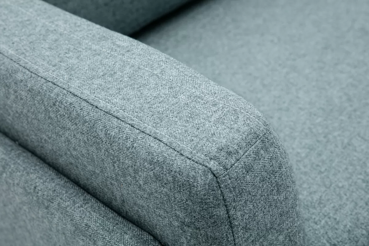 Miliboo Sofá De Diseño-Sofá moderno 2 plazas de tela efecto aterciopelado texturizado verde grisáceo y metal negro MOSCO
